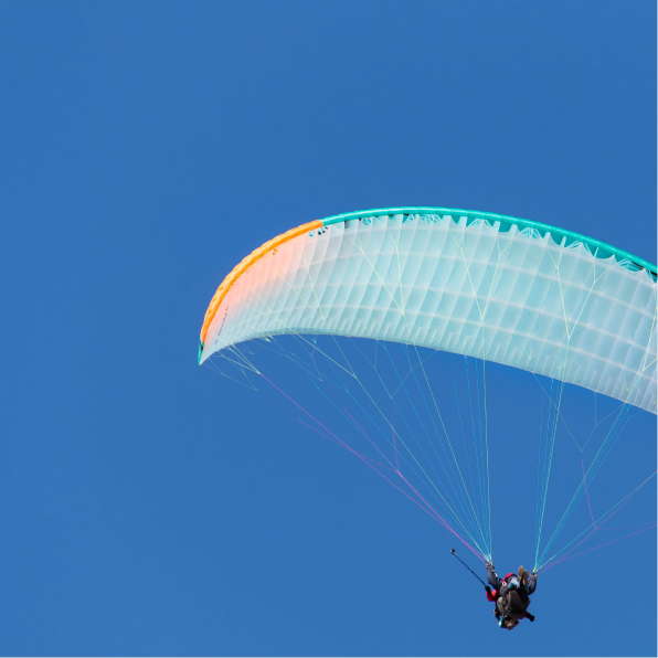 Paragliders_&_hang-gliders